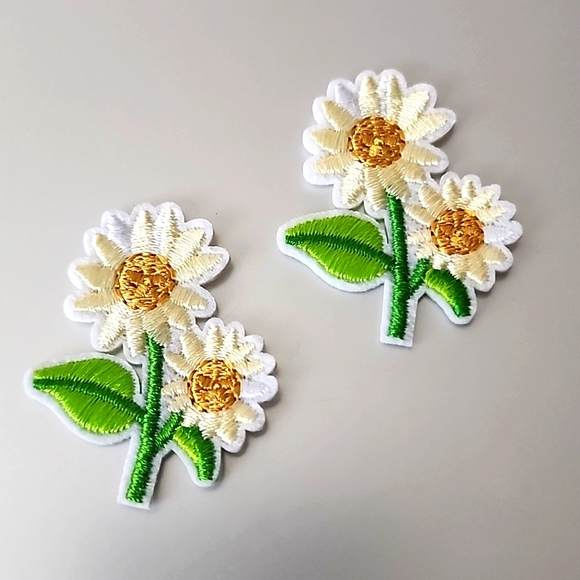 PAIR Daisy iron on Patch set - Picture 1 of 3